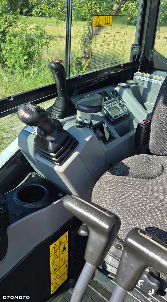 Bobcat E27 - 17
