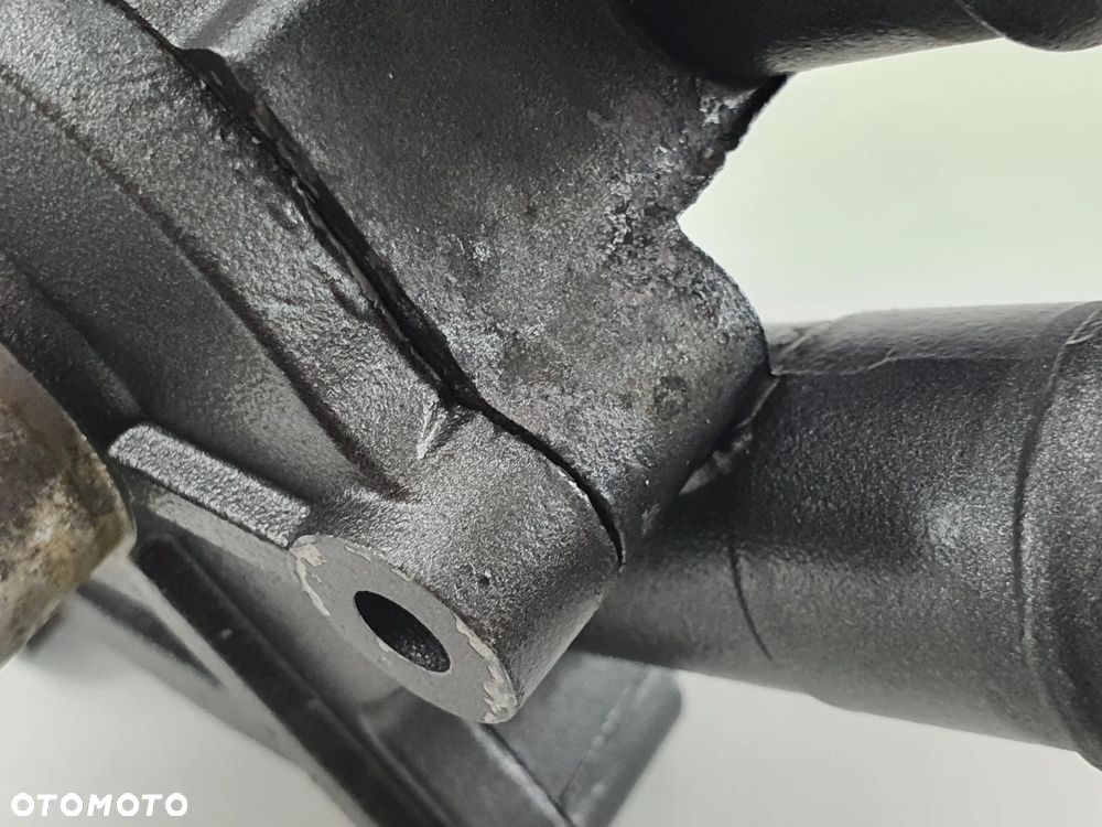 POMPA WODU OBUDOWA DEKIEL WIRNIK  BENELLI 302 - 12
