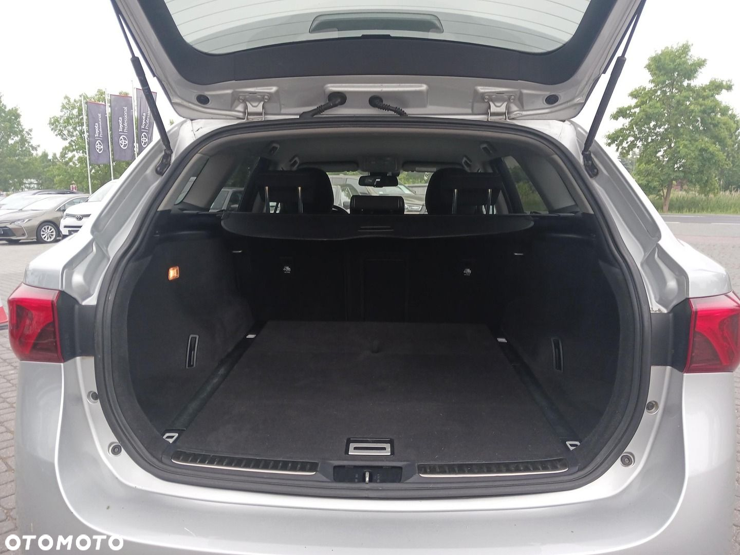 Toyota Avensis 2.0 D-4D Premium - 13