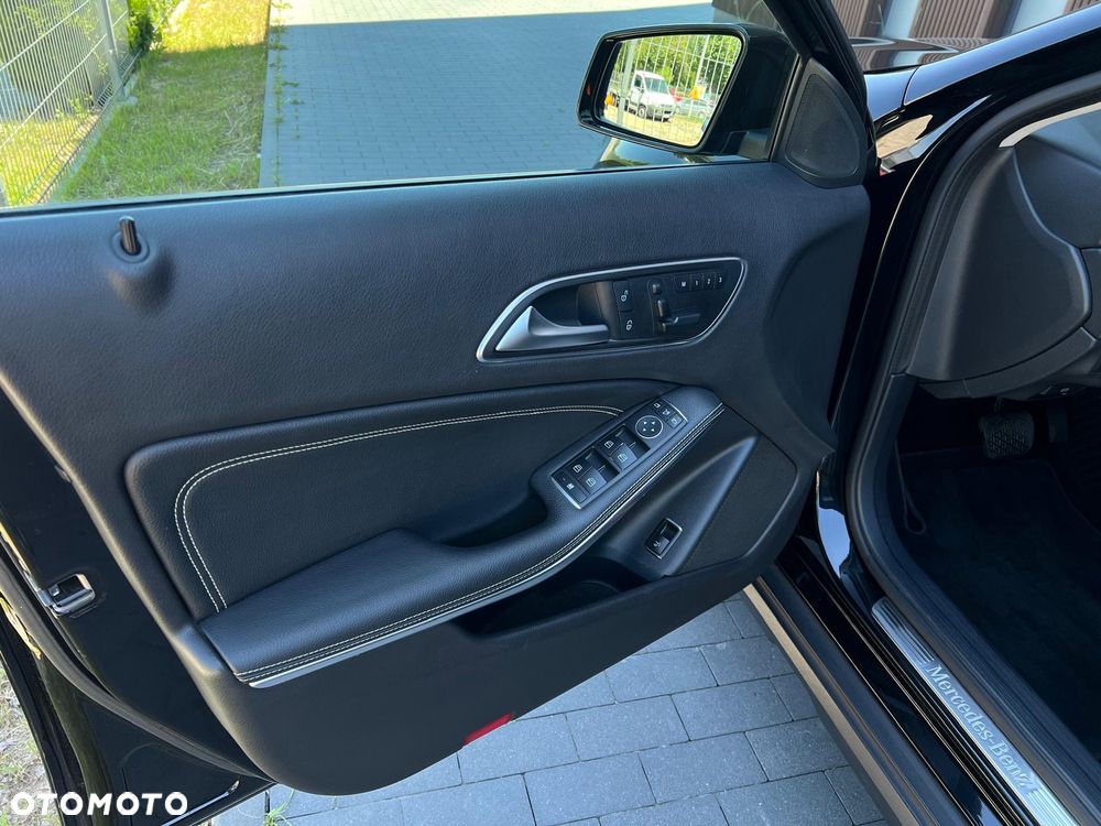 Mercedes-Benz GLA 200 d 4Matic 7G-DCT Urban - 28