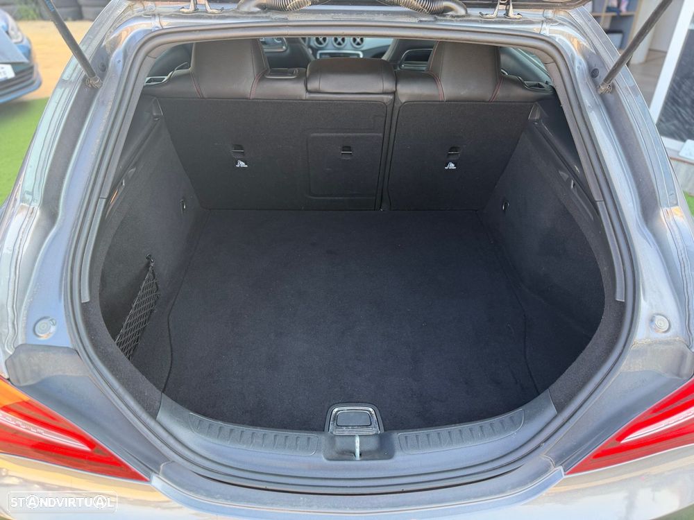 Mercedes-Benz CLA 200 d Shooting Brake AMG Line Aut. — fotografia 11