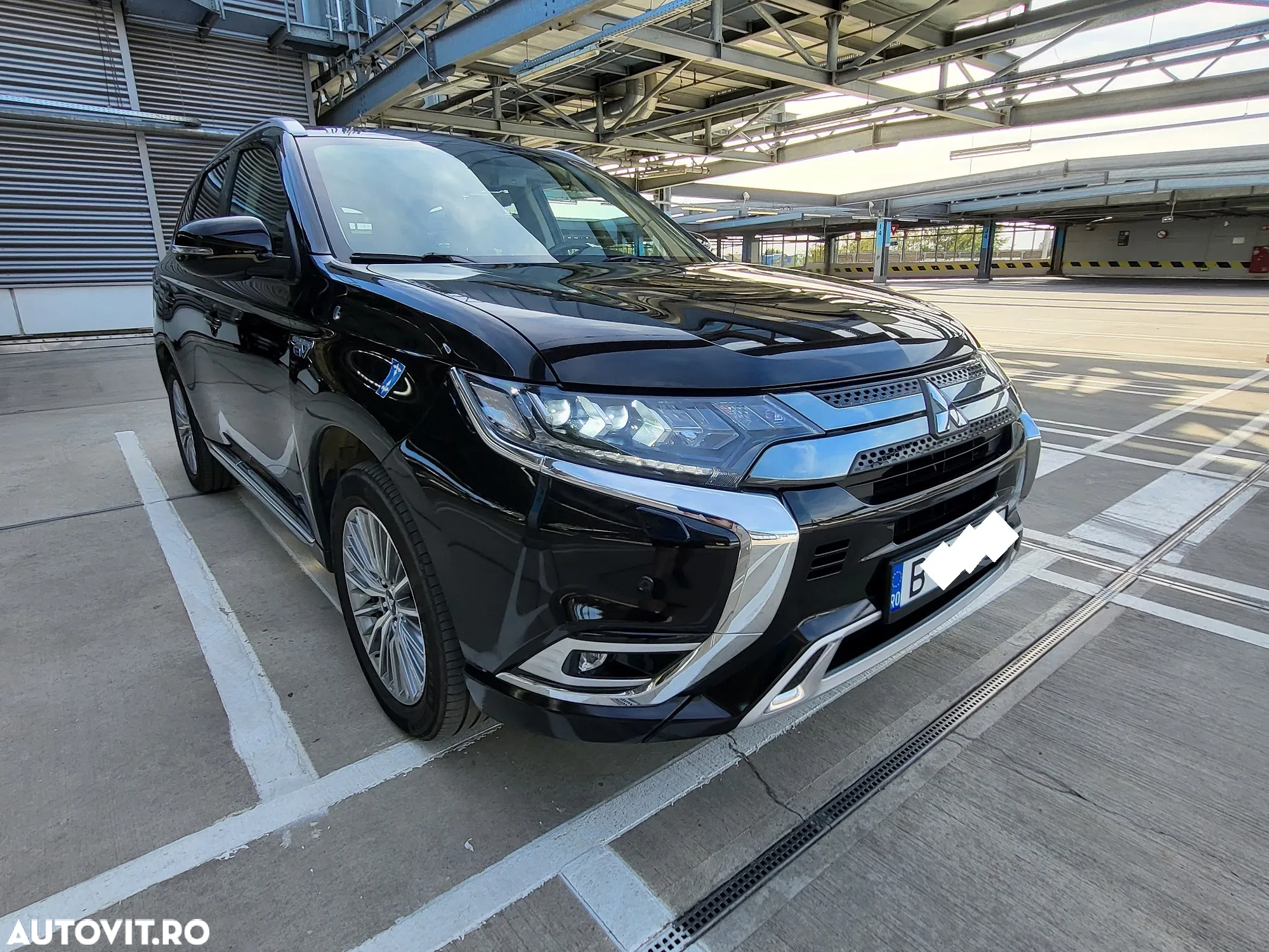 Mitsubishi Outlander 2.4 4WD Plug-In Hybrid - 6