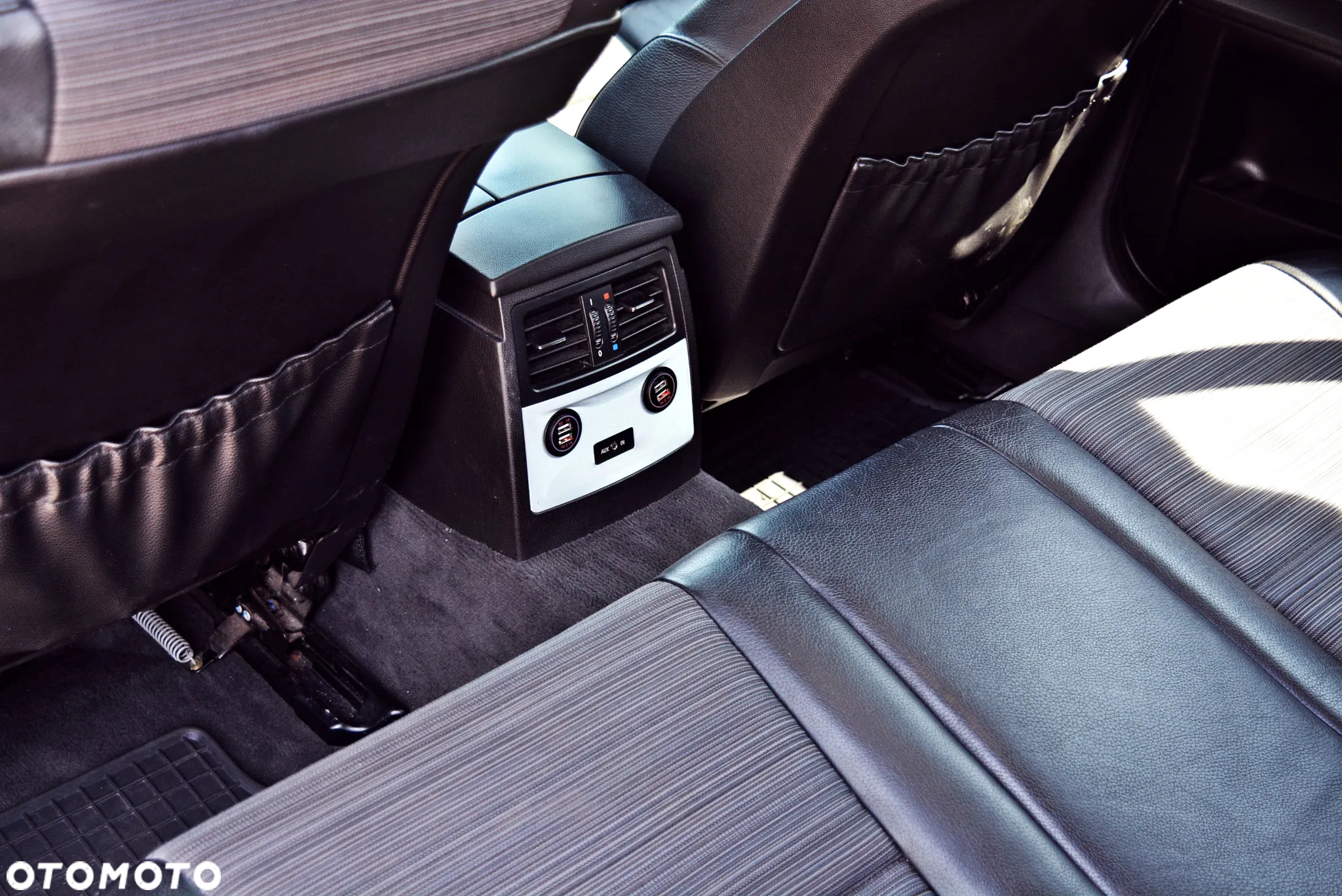 BMW Seria 5 530i Touring - 13
