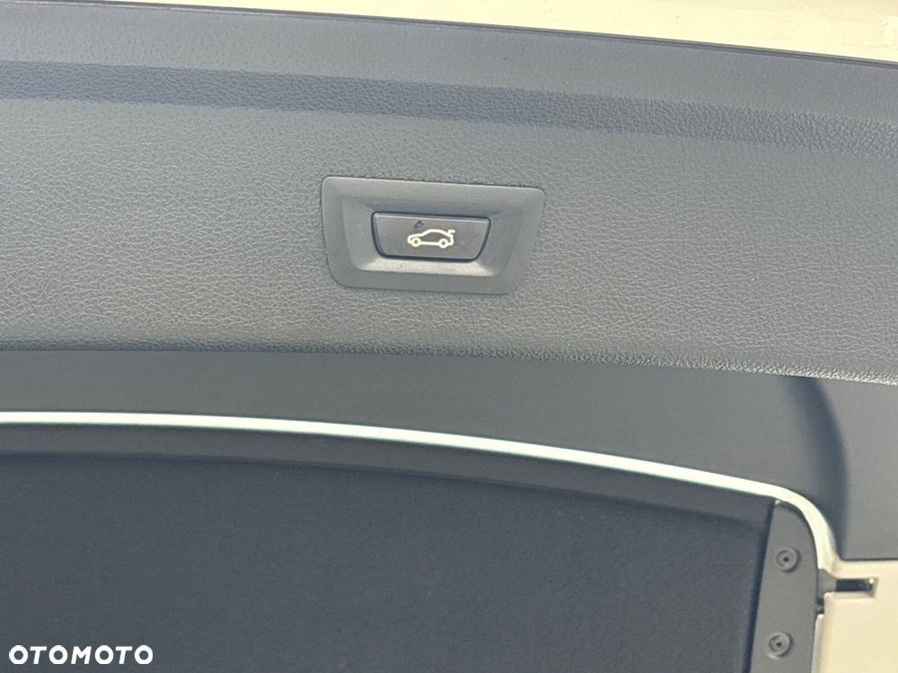 BMW Seria 3 320i GPF xDrive - 31