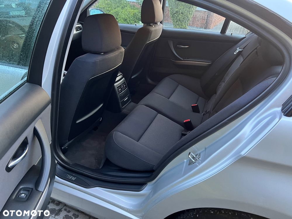 BMW Seria 3 318i - 6