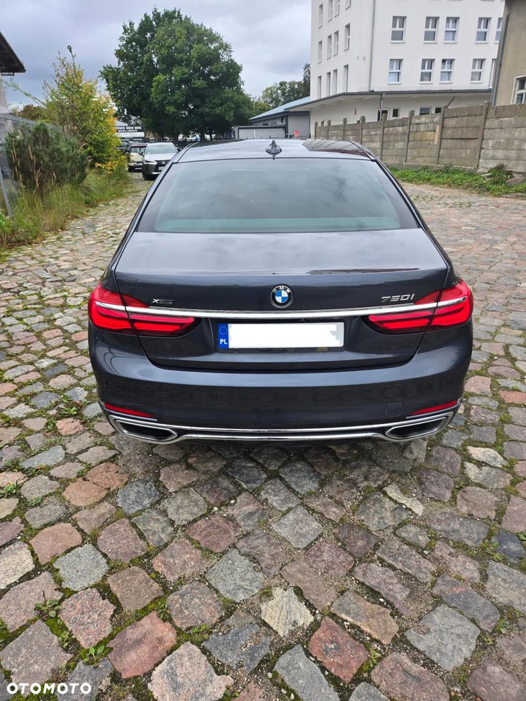 BMW Seria 7 750i xDrive - 4