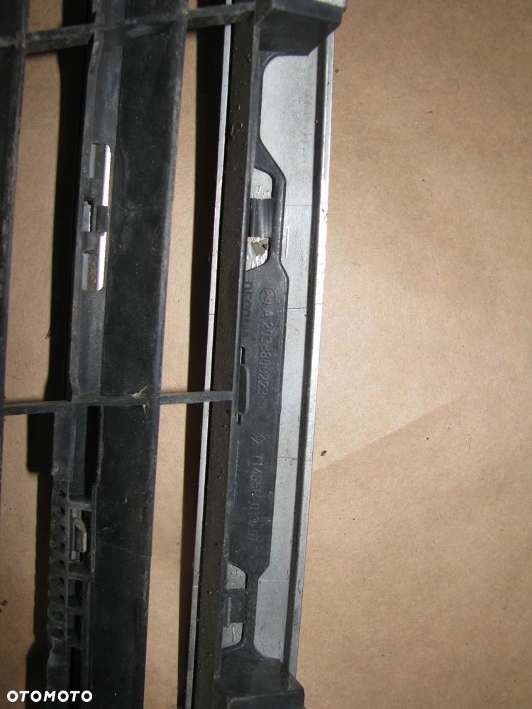 Mercedes Klasa C W203 LIFT Grill/ Atrapa - 5