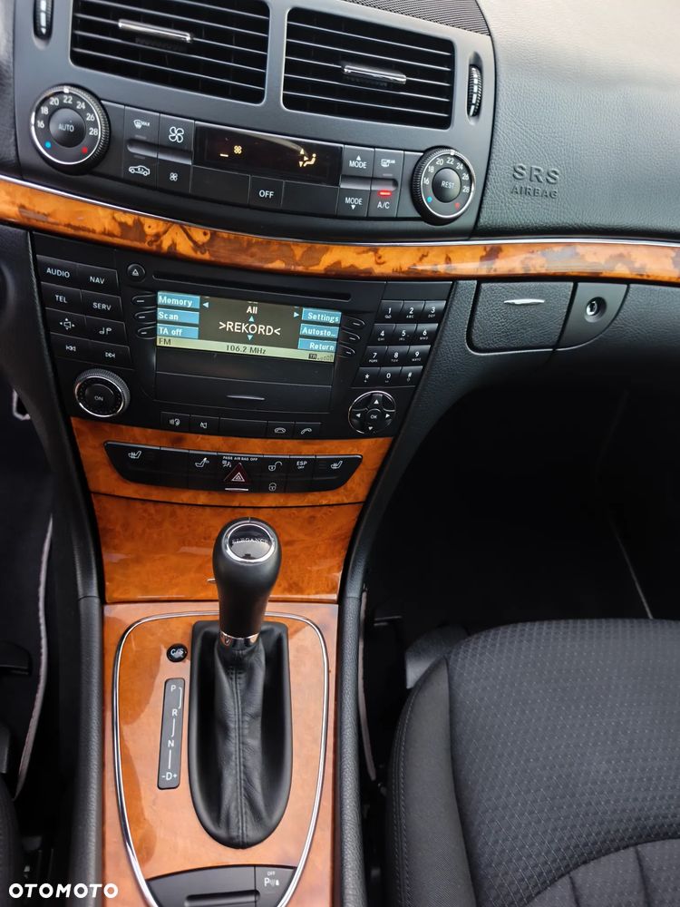 Mercedes-Benz Klasa E 230 7G-TRONIC Elegance - 20