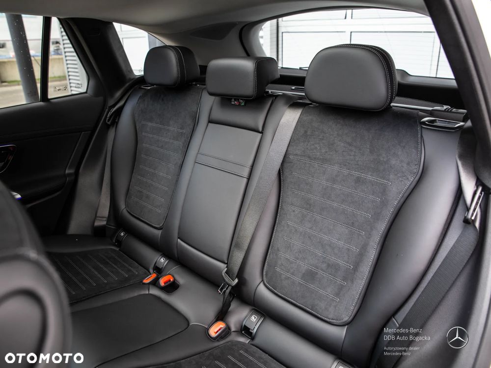 Mercedes-Benz GLC 300 e 4-Matic AMG Line - 12