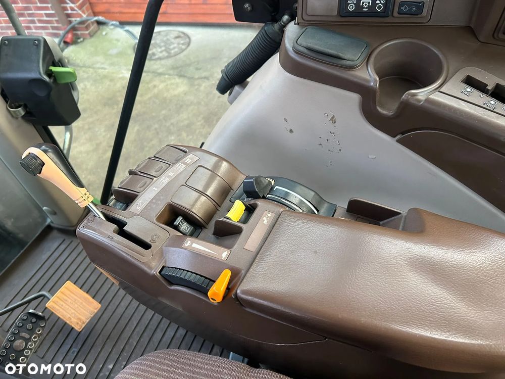 John Deere 6820 - 30