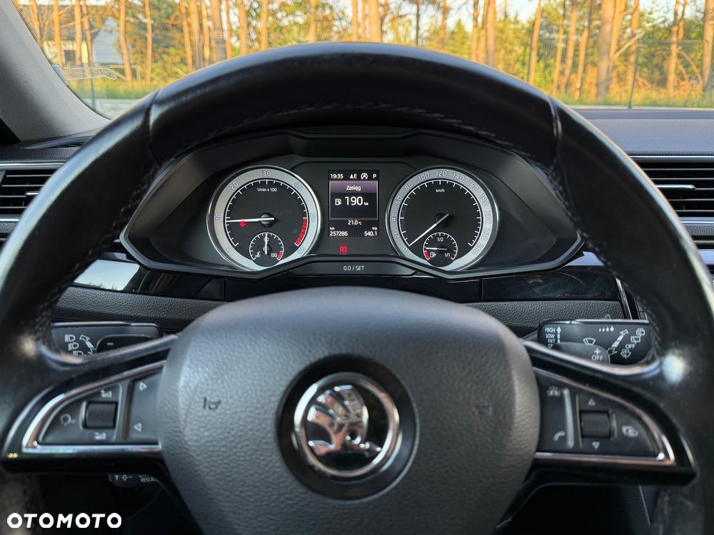 Skoda Superb 2.0 TDI 4x4 L&K DSG - 19