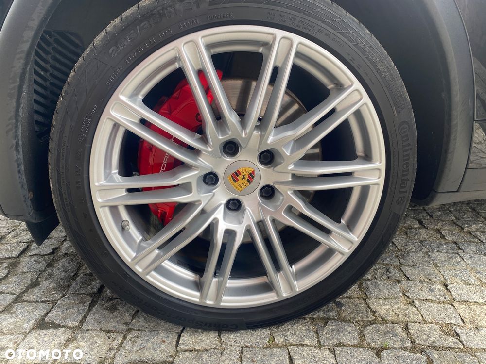 Porsche Cayenne Turbo - 17