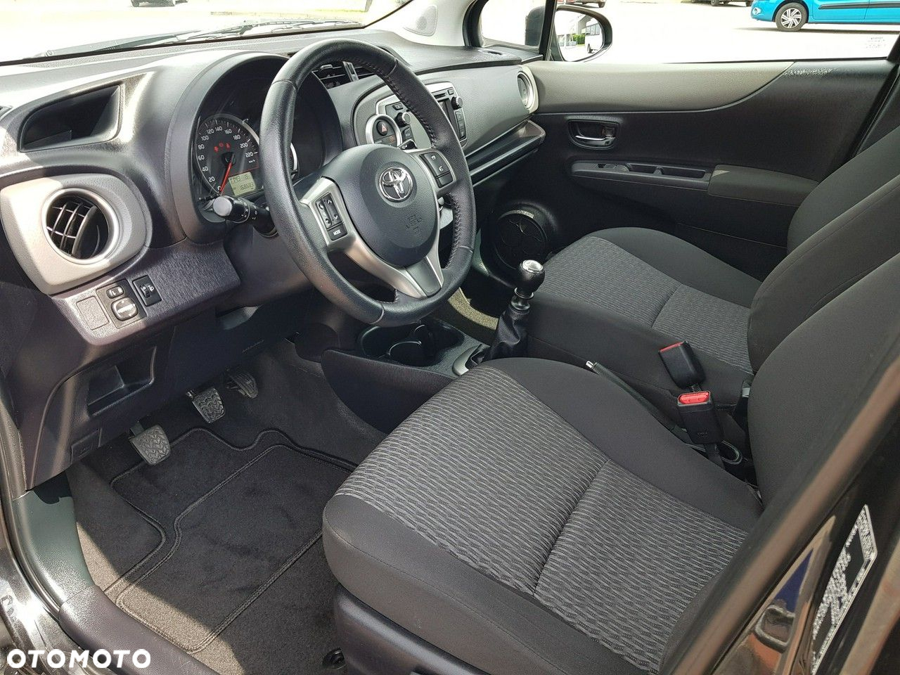 Toyota Yaris 1.33 VVT-i Club - 10