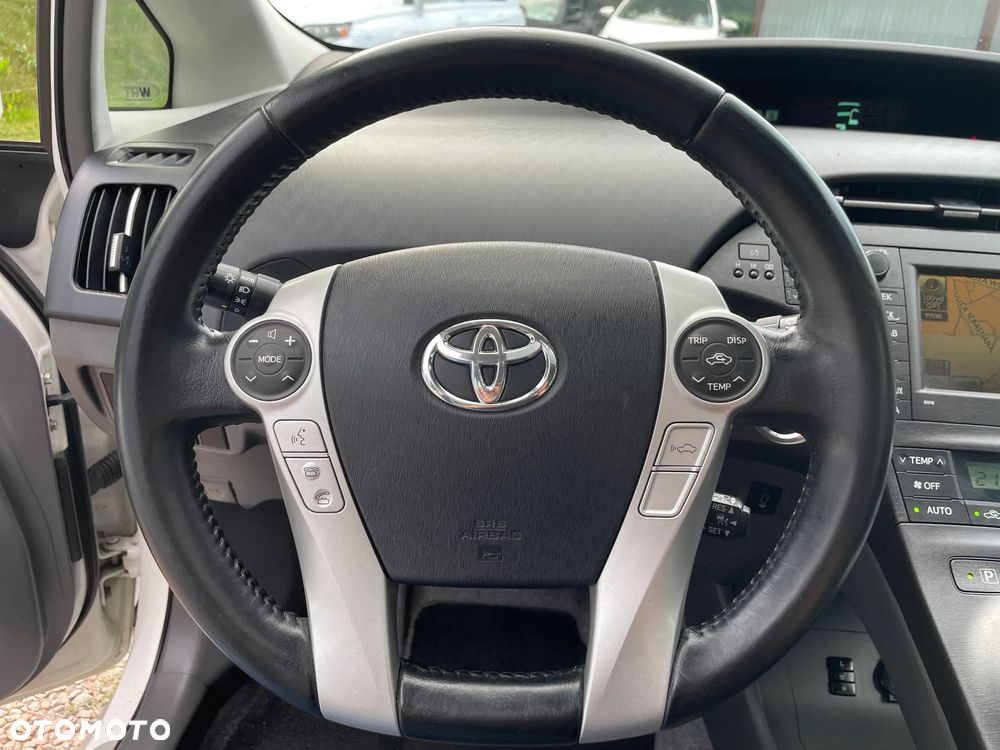 Toyota Prius (Hybrid) Executive - 31