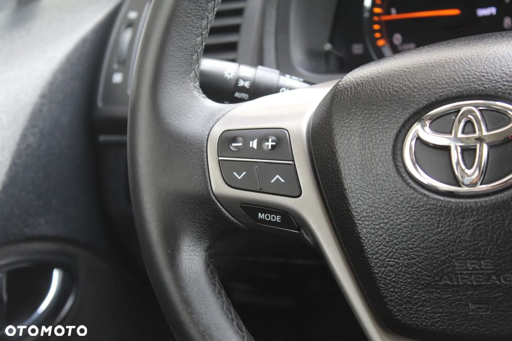 Toyota Avensis - 18