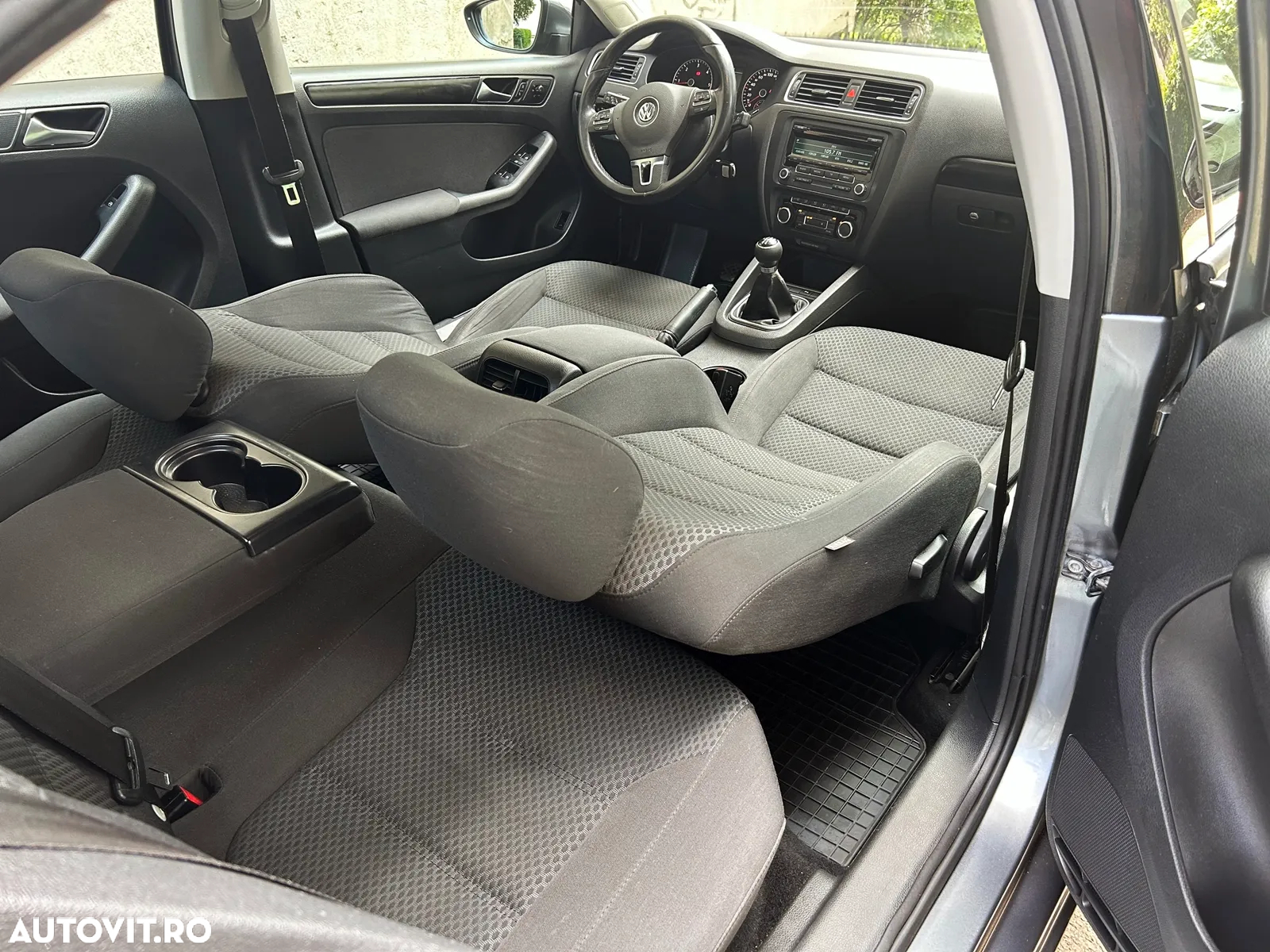 Volkswagen Jetta 1.6 TDI Blue Motion Technology Comfortline - 12