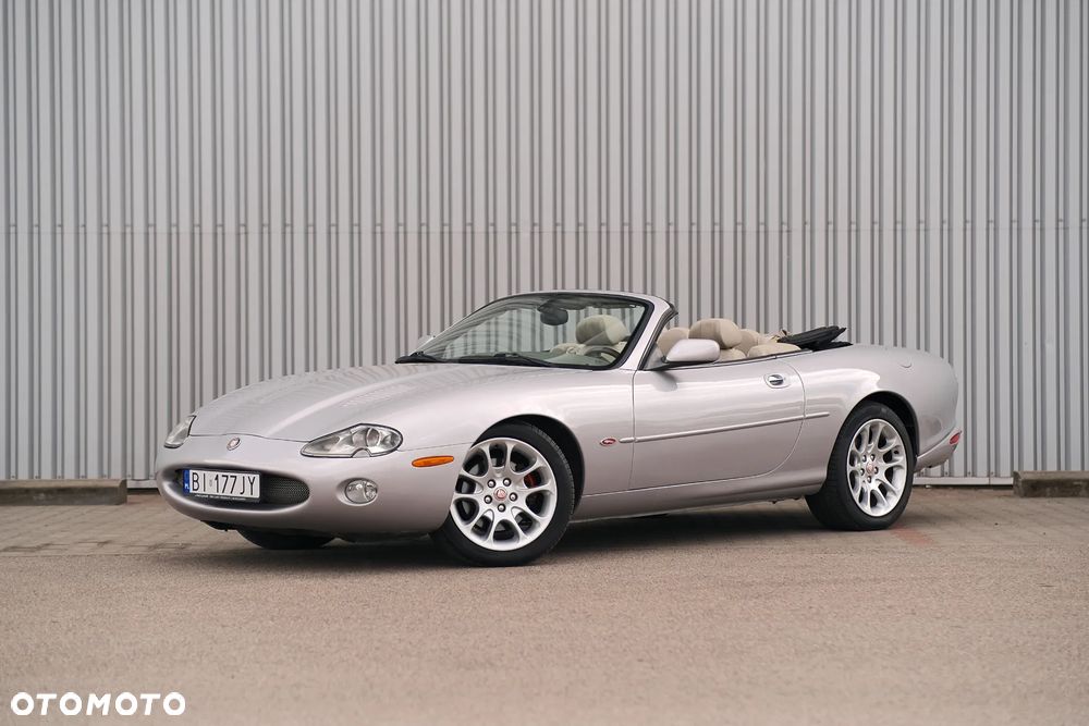Jaguar XK8 - 25