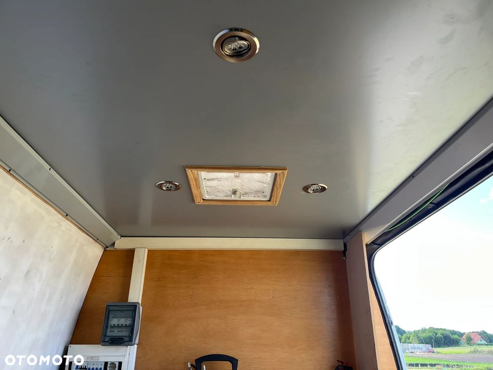 Mercedes-Benz Sprinter - 19