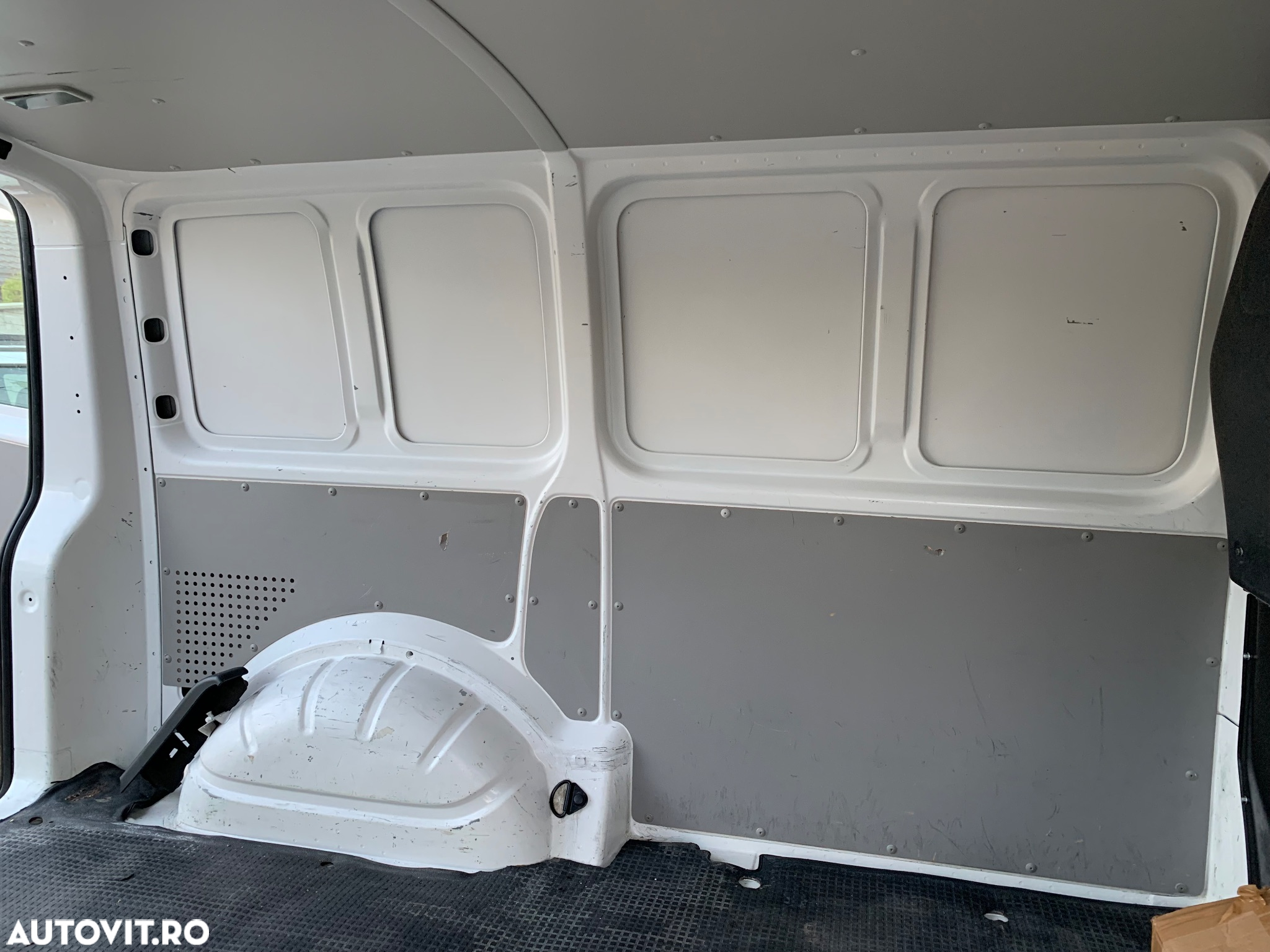 Volkswagen Transporter Kombi T6 2.0 TDI 84 kW KR - 8