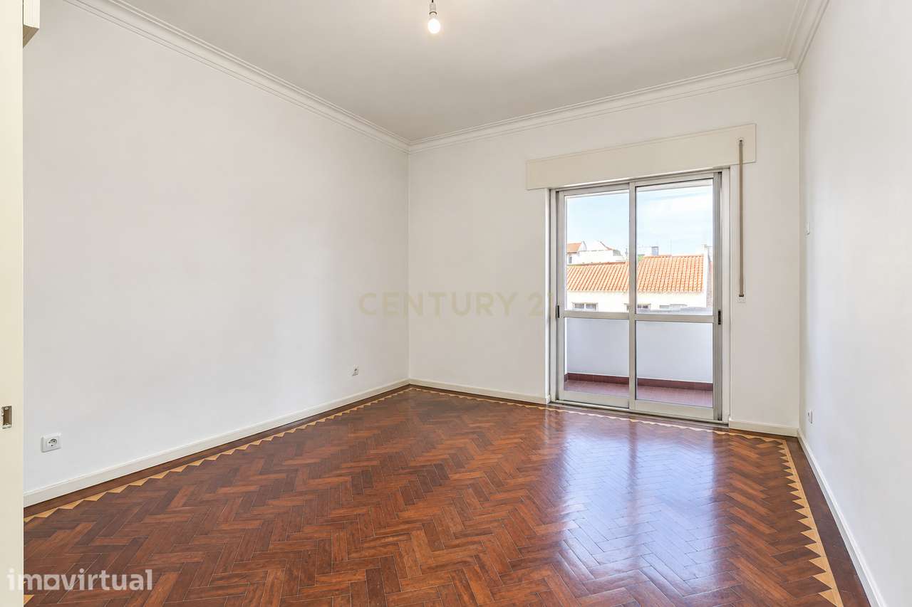 Apartamento T3 com 86m2 na Av. da Aviação Portuguesa. Sala ampla, 2 w. - Grande imagem: 2/18
