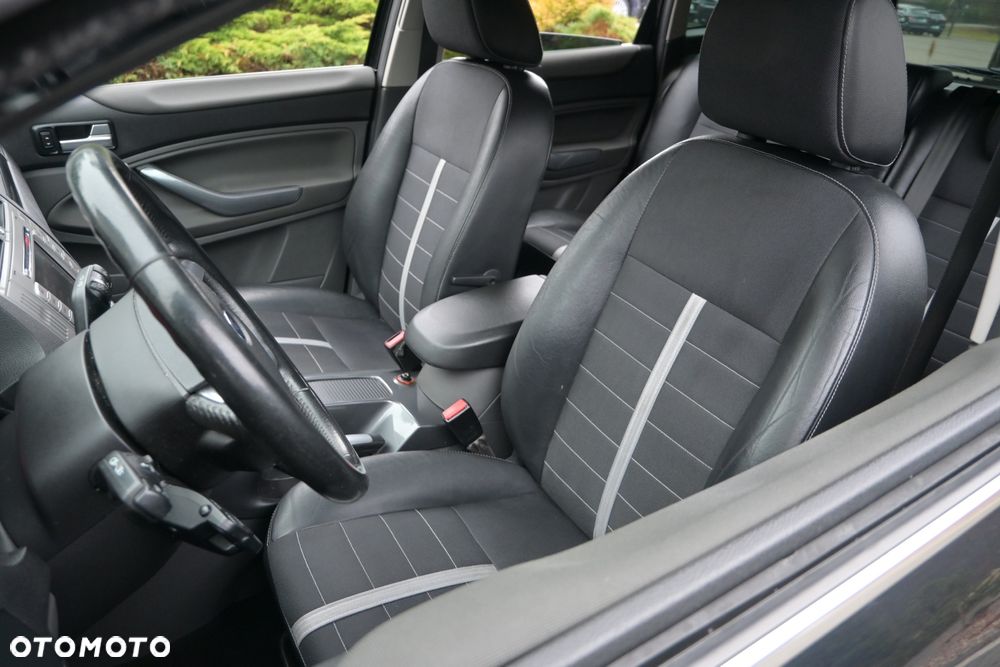 Ford Kuga 2.0 TDCi 4x4 Titanium - 24