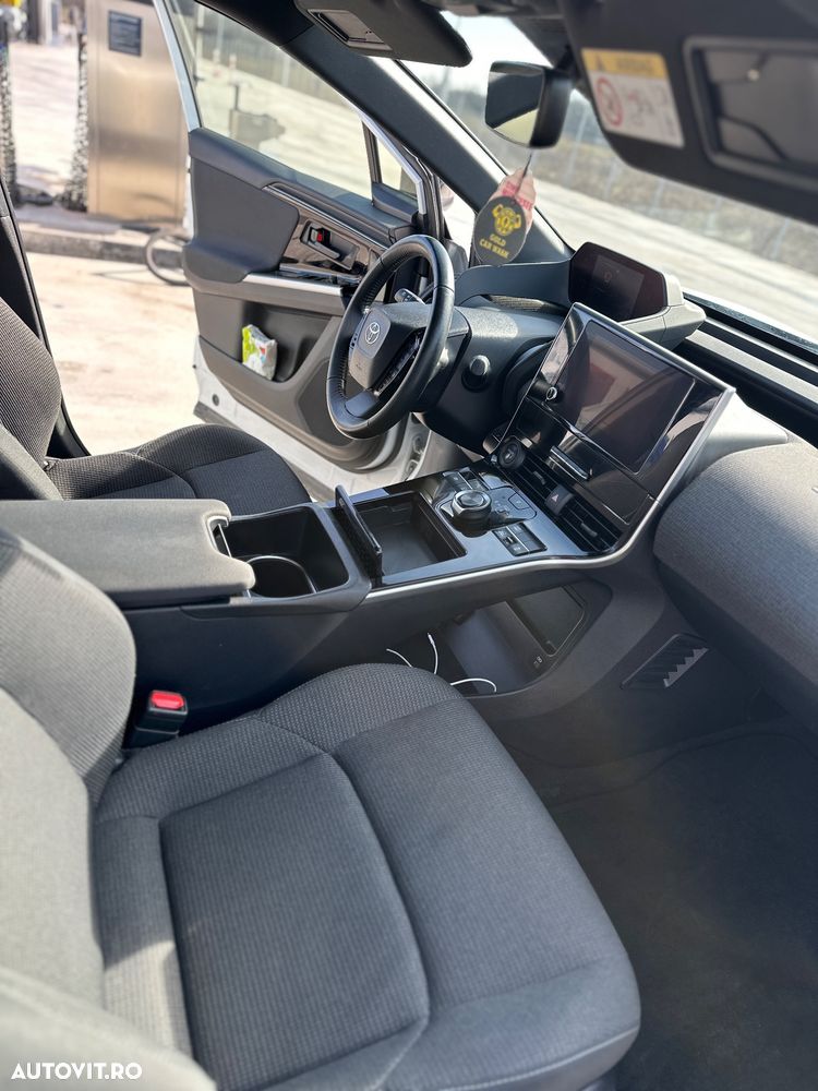 Toyota BZ4X 160 KW AWD (4x4) Dynamic - 13