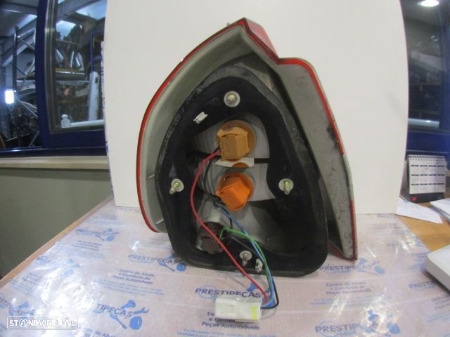 Farol Tras Stop3247 MITSUBISHI CARISMA HATCHBACK 1999 1.9 TD 90CV 5P CINZA DRT HELLA - 2