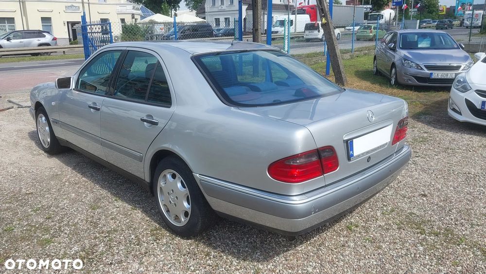 Mercedes-Benz Klasa E - 4