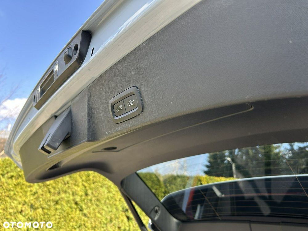 Volvo XC 40 B5 B AWD Geartronic RDesign - 31