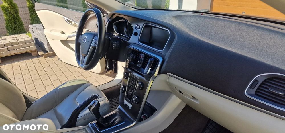 Volvo V40 D4 Summum - 6