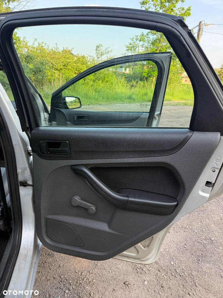 Ford Focus 1.4 Ambiente - 26