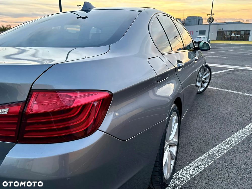 BMW Seria 5 520d xDrive - 12