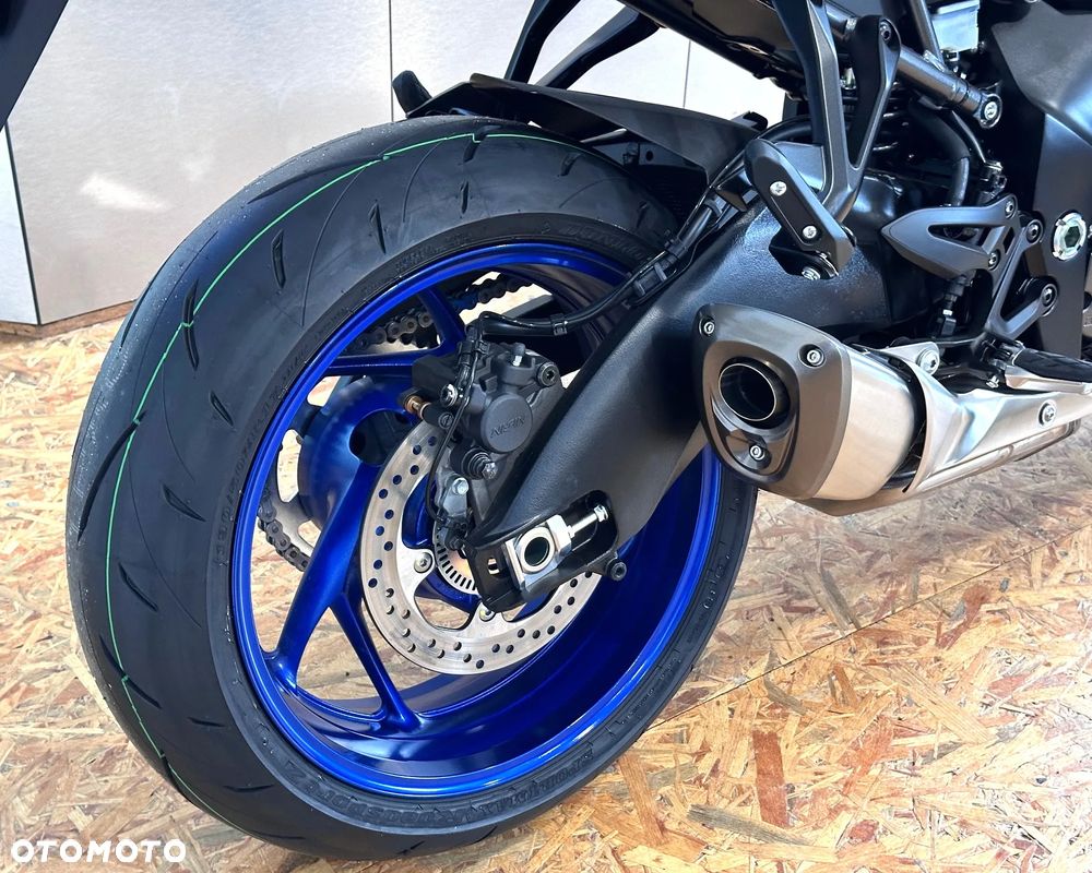 Suzuki GSX - 6