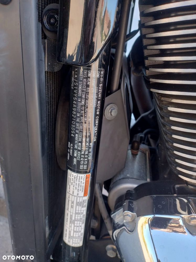 Suzuki Intruder - 10