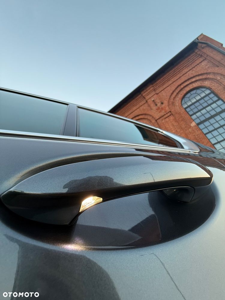 BMW Seria 3 330i xDrive Sport Line - 40