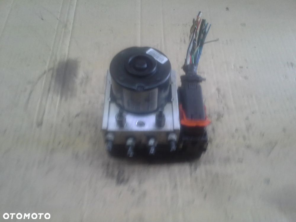 Toyota Yaris II pompa abs 89541-0D060 44510-0D110 plus wtyczka z wiązką - 2