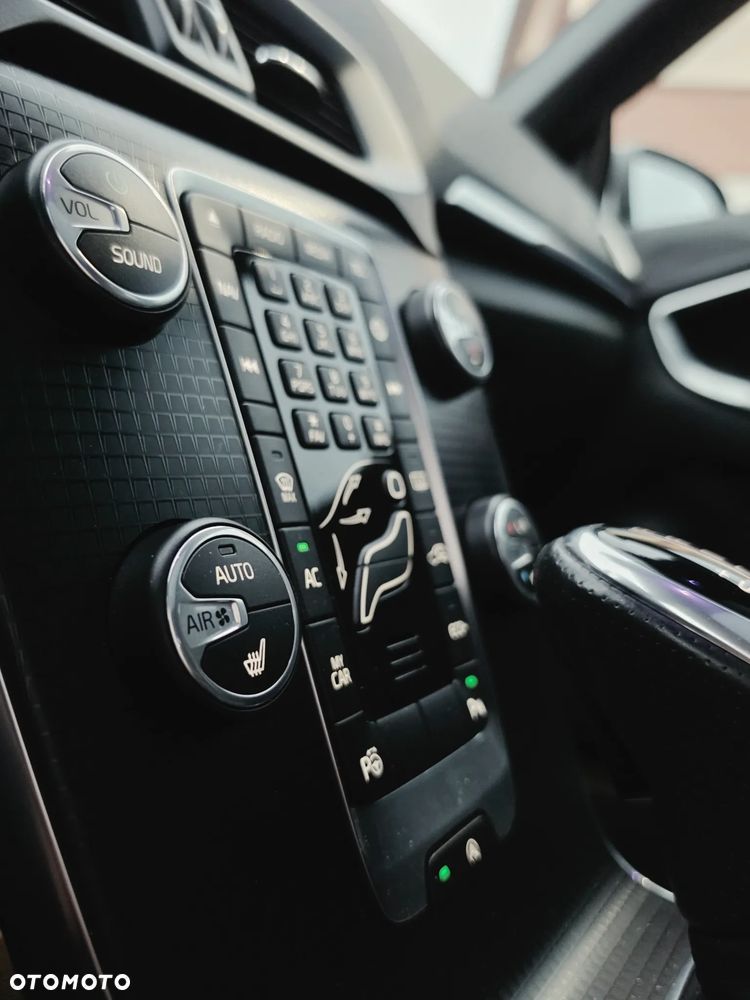 Volvo V40 T3 Drive-E R-Design Momentum - 19