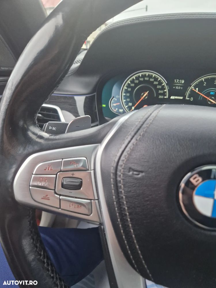 BMW Seria 7 740e iPerformance - 39
