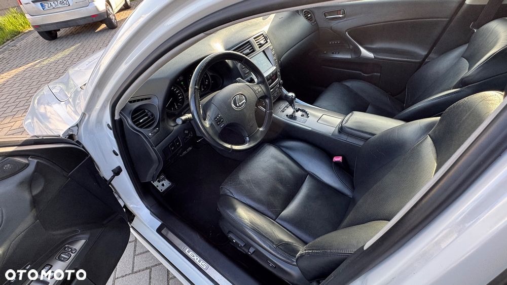 Lexus IS 250 Prestige - 9