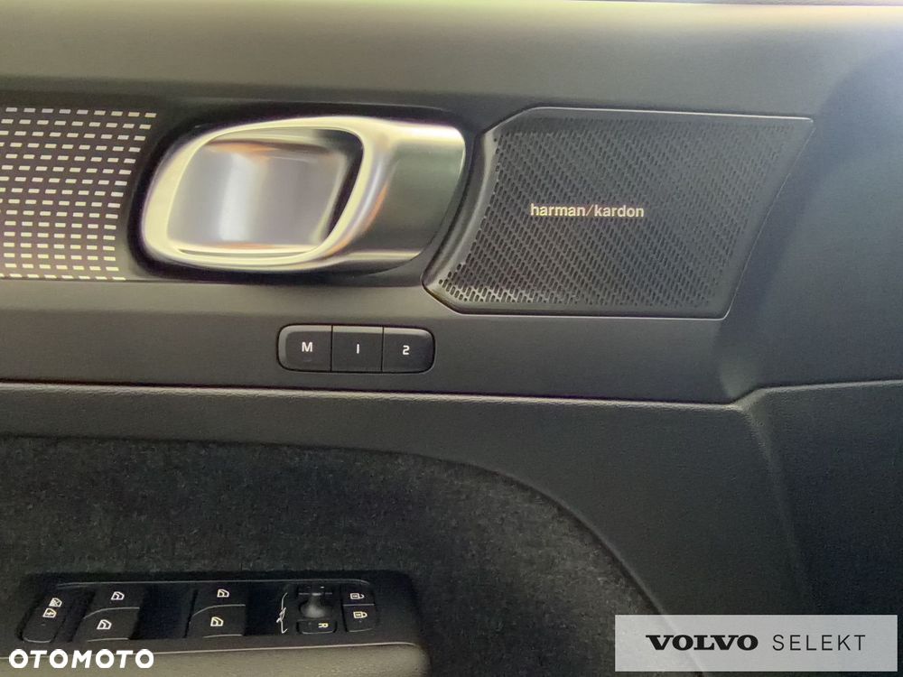 Volvo XC 40 B4 B DKG Ultra Black Edition - 12