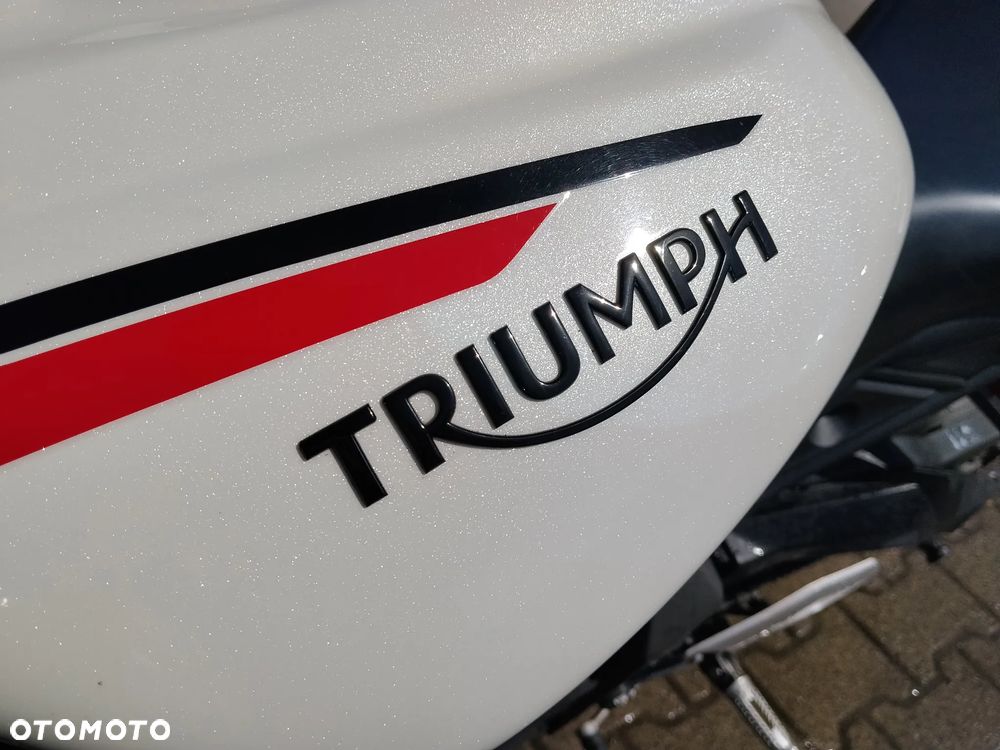Triumph Street Triple - 7