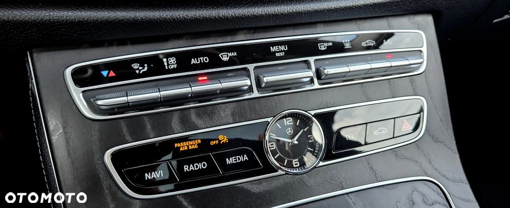 Mercedes-Benz Klasa E 220 d 9G-TRONIC - 34