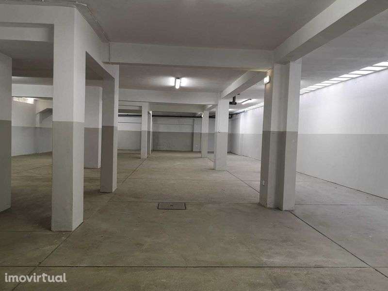 Excelente armazém no Porto - Grande imagem: 2/6