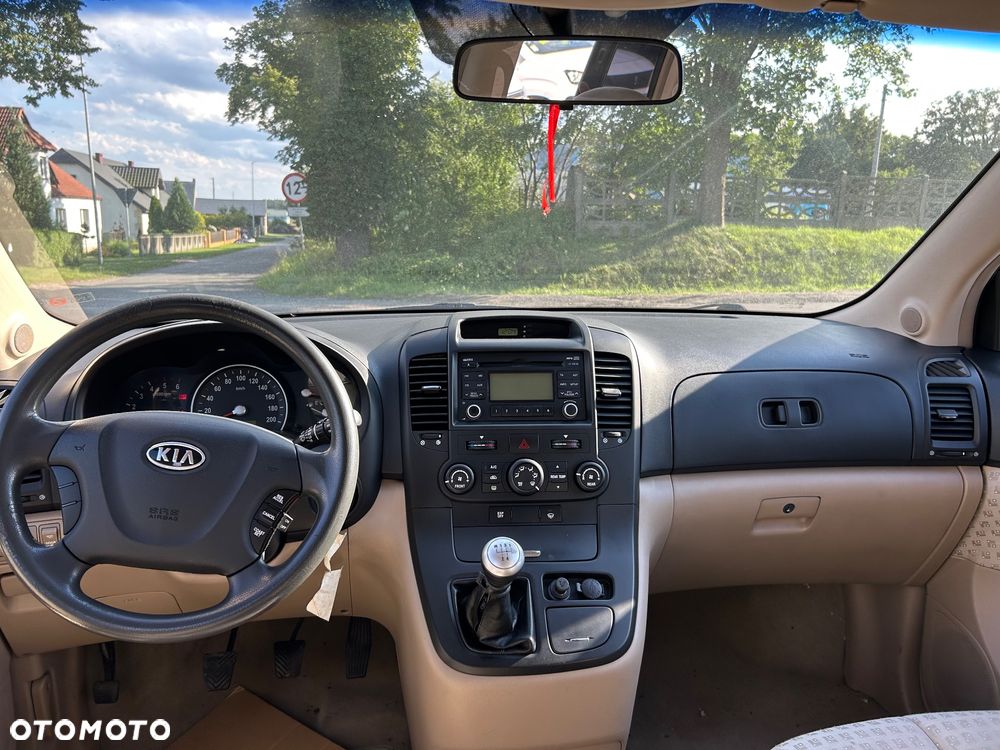Kia Carnival - 28