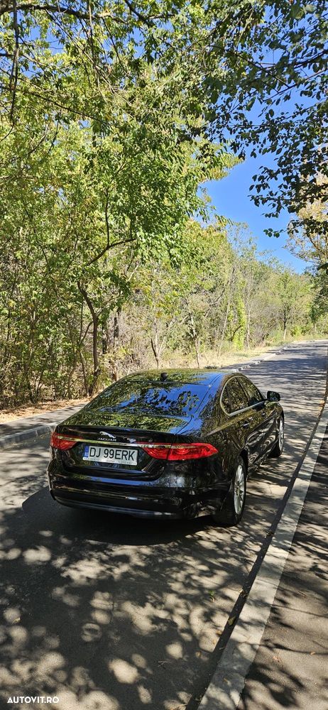 Jaguar XF 20d RWD R-Sport - 2