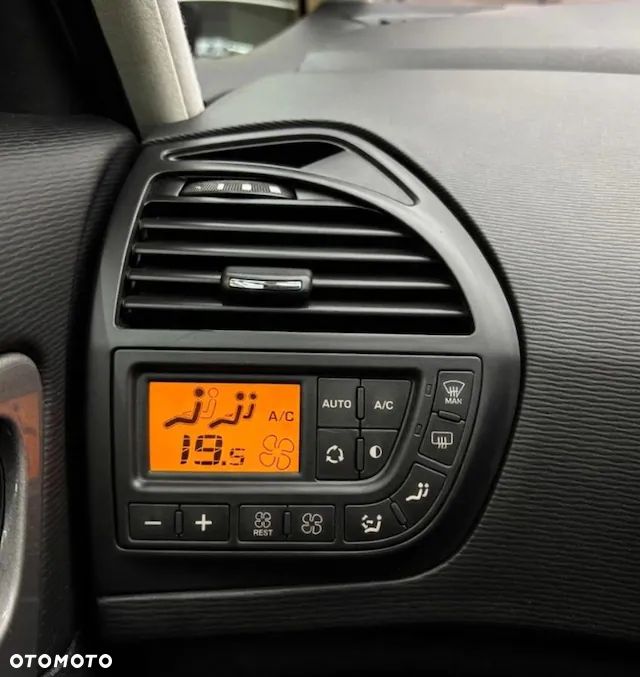 Citroën C4 Picasso 1.8 16V Confort - 13