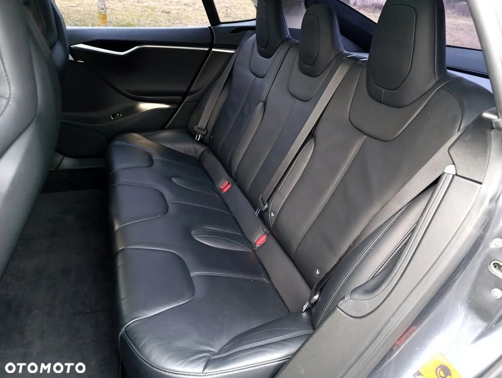 Tesla Model S - 26