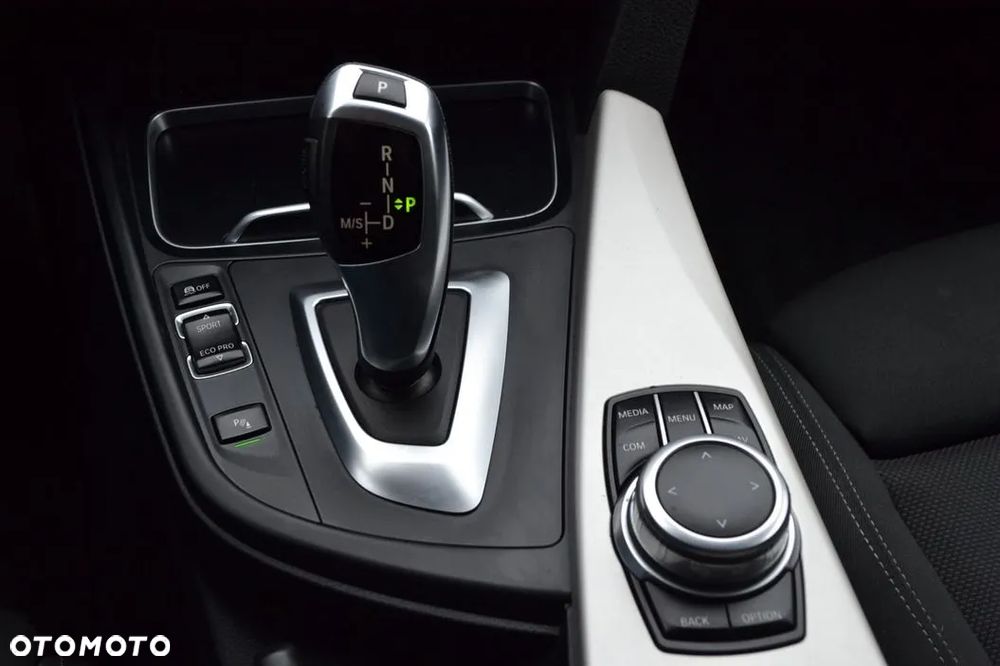 BMW Seria 3 318i - 11