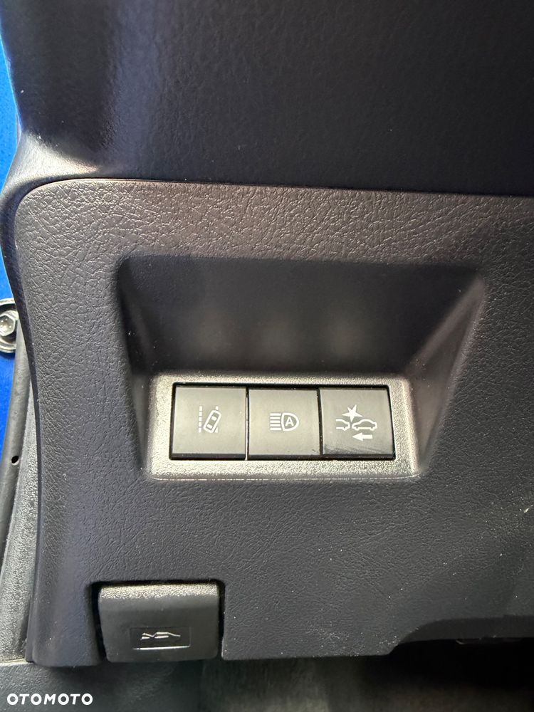 Toyota Yaris Hybrid 100 Selection - 28