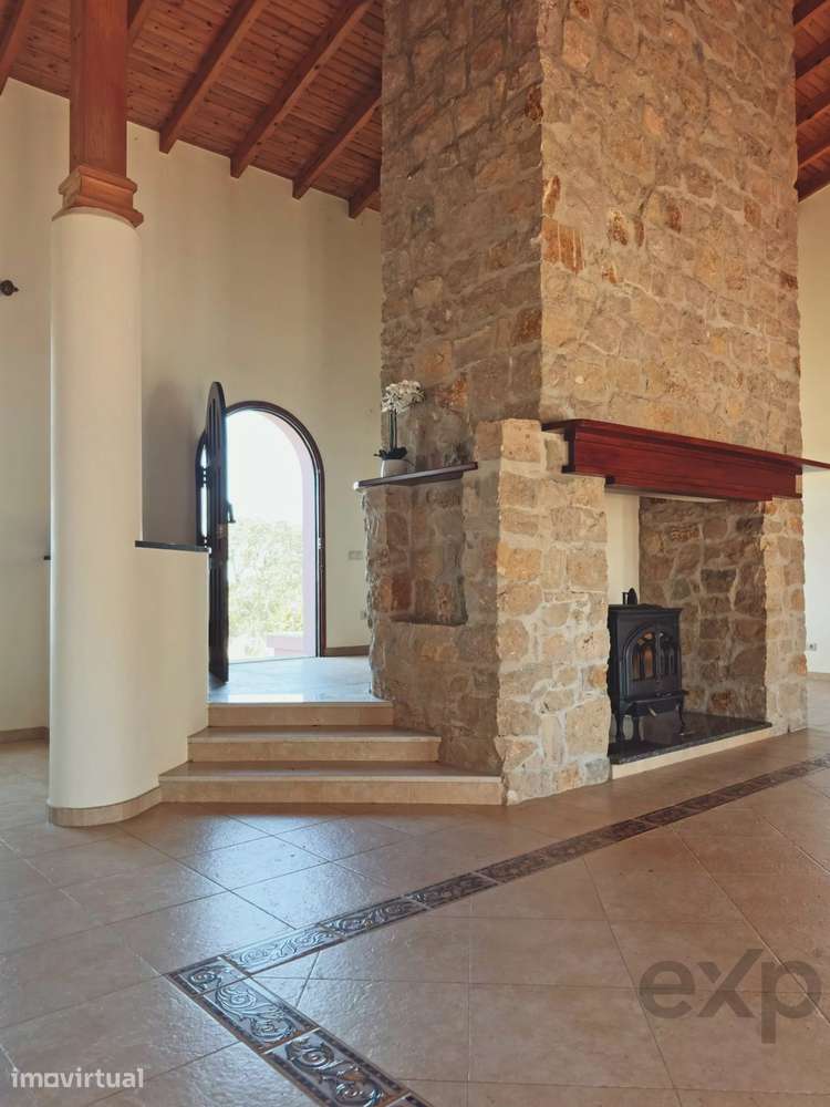 Propriedade com Quatro Quartos, Piscina Privada e Mais de 5 Hectares e - Grande imagem: 4/48
